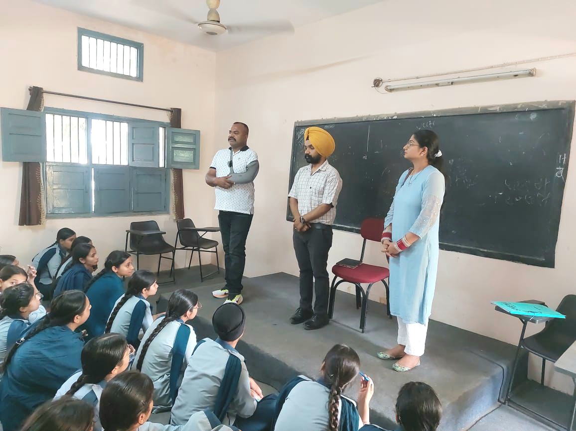 राजकीय बालिका माध्यमिक विद्यालय में कॅरियर वार्ता हुई